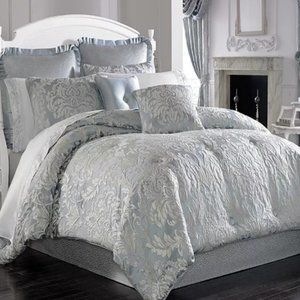 Five Queens Court Comforter Set